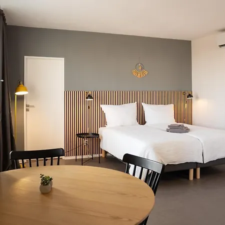 Апартаменти N31 Spacious With Ac *